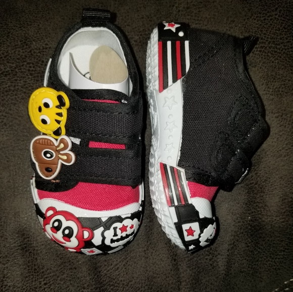 Chulis Black/Red Animal Sneaker, Sz 4.5 - Picture 3 of 8